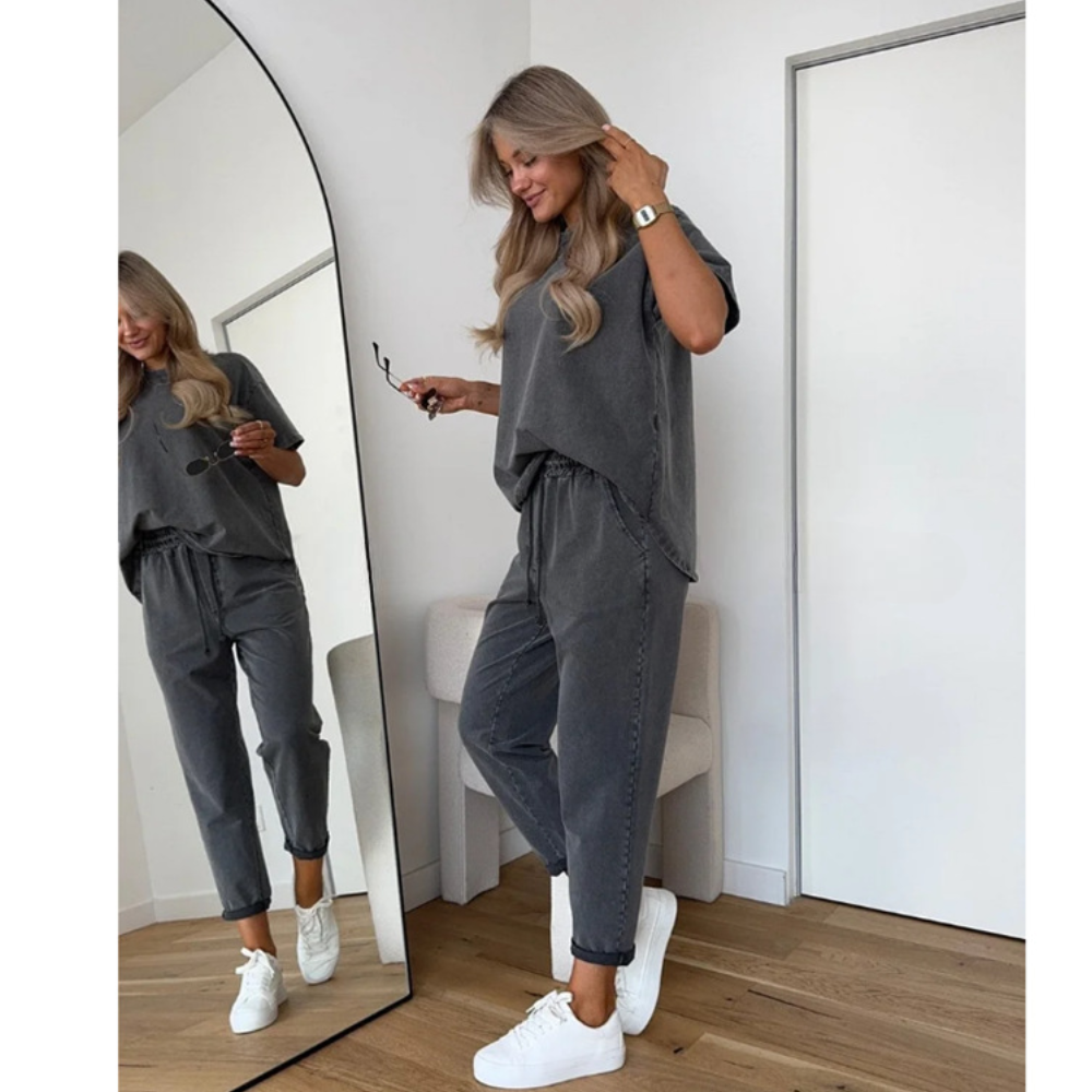 Women's Two-Piece Loungewear Set | Breathable Comfort | Contoured Silhouette